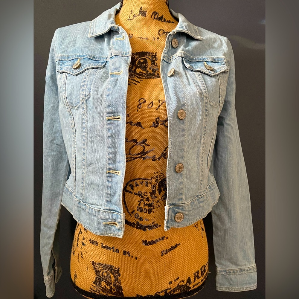 Small Petite Old Navy Shrunken Denim Jacket Light